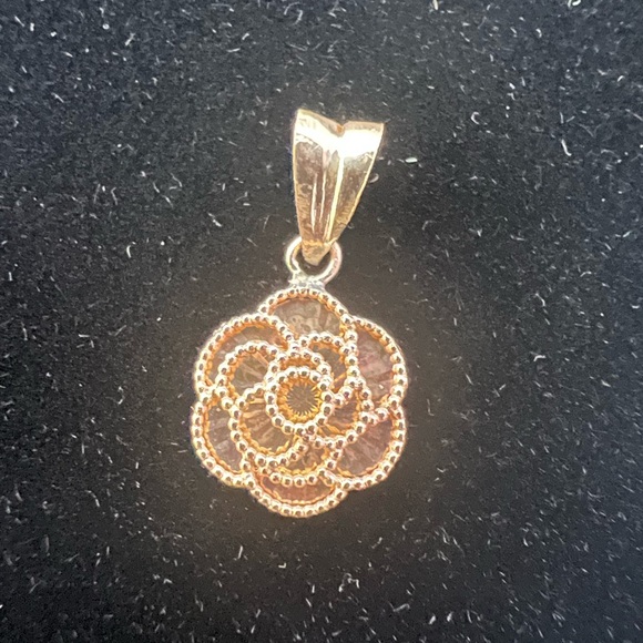 Elegant 14k Rose Gold Pendant - Picture 2 of 8